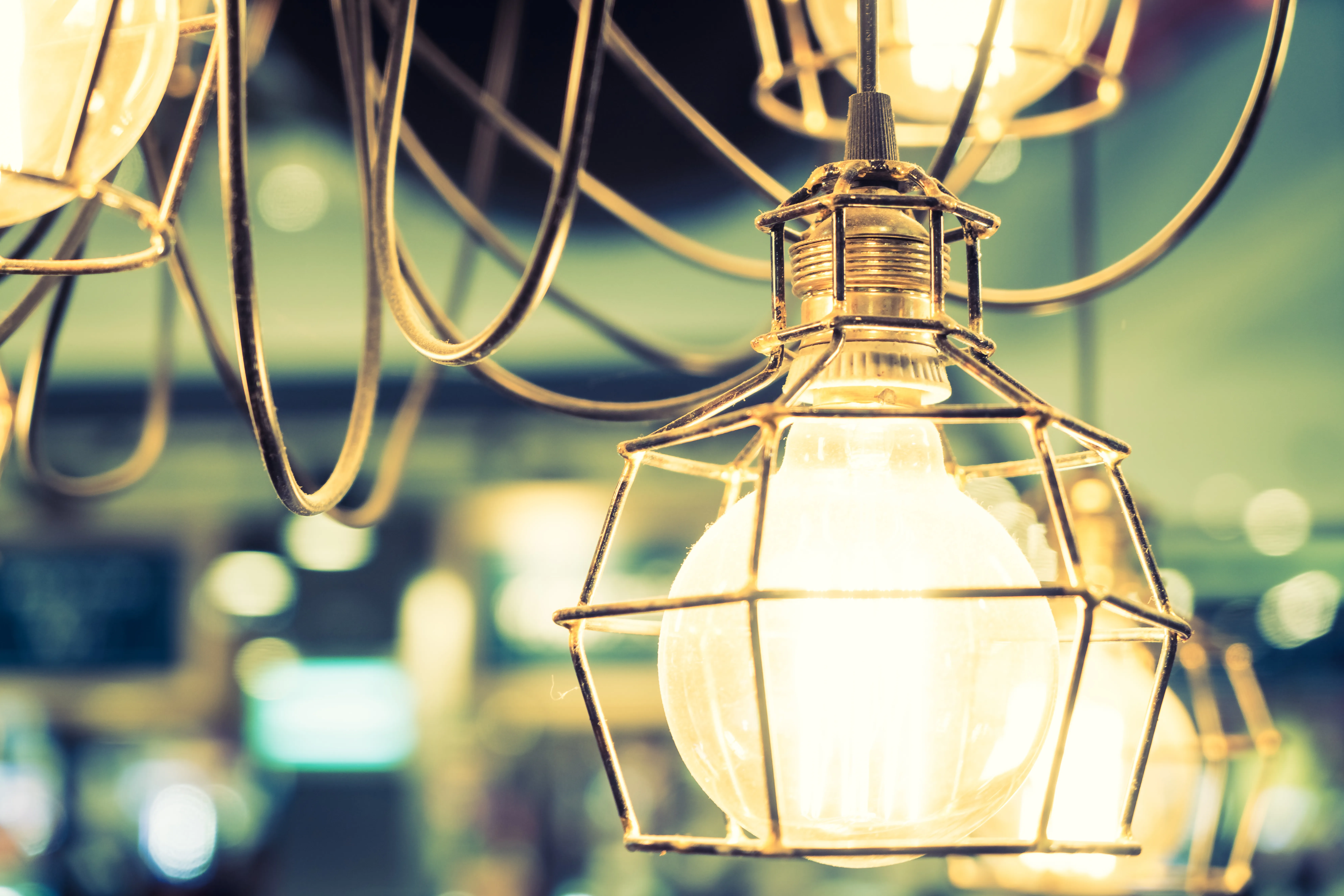 💡 Luci che Sfarfallano o Lampadari Rotti